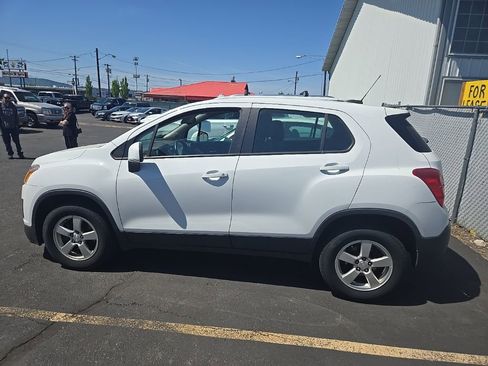 Used 2016 Chevrolet Trax LS AWD/4WD image 2