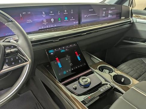 Used 2025 Cadillac Escalade Sport Platinum image 17