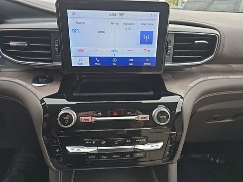 Used 2023 Ford Explorer Platinum w/ Class IV Trailer Tow Package image 7