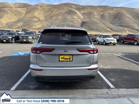 Used 2022 Mitsubishi Outlander SE image 4