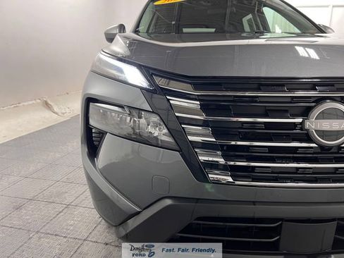 Used 2025 Nissan Rogue SV FWD image 9