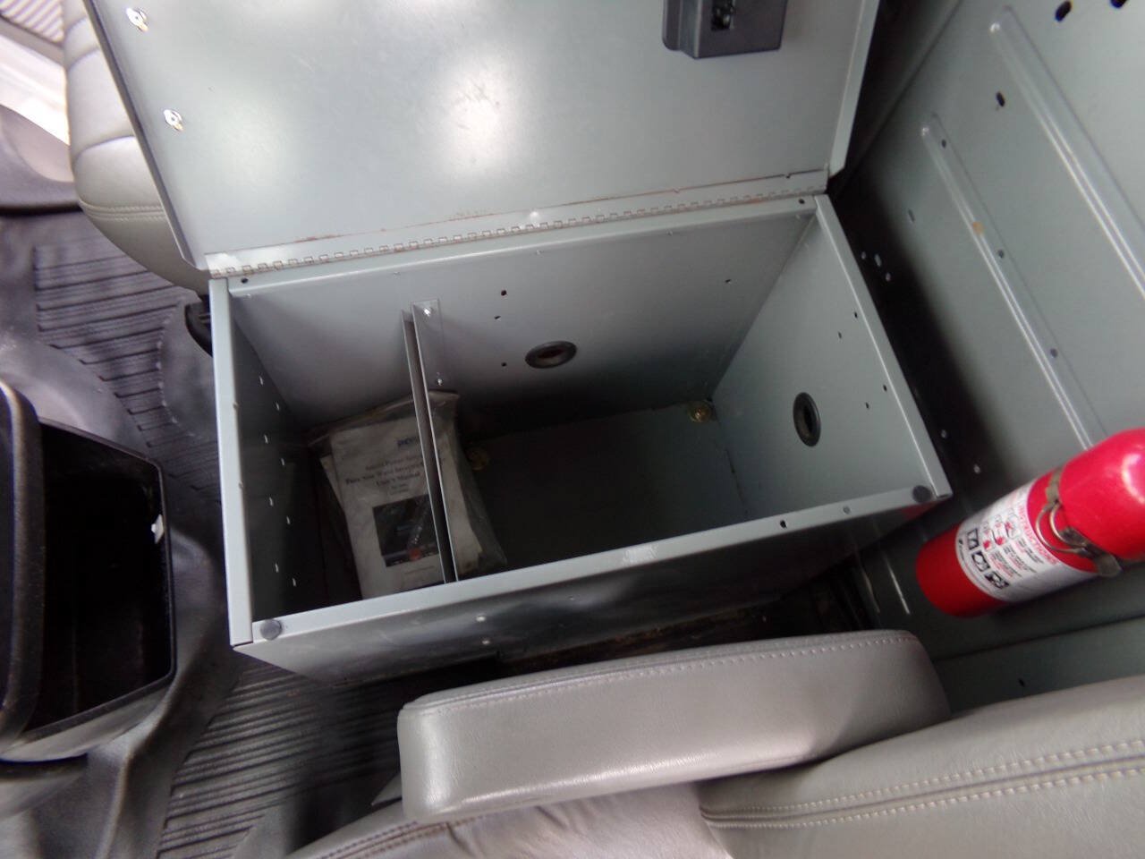 Used 2015 Chevrolet Express 2500 RWD image 30