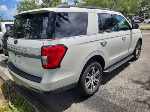 Used 2023 Ford Expedition XLT image 3