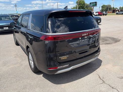 Used 2024 Kia Carnival LX FWD image 4