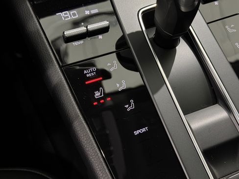 Certified 2025 Porsche Macan image 34