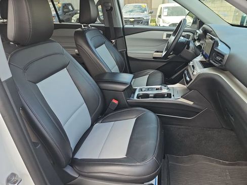 Used 2023 Ford Explorer XLT w/ Equipment Group 202A AWD/4WD image 12