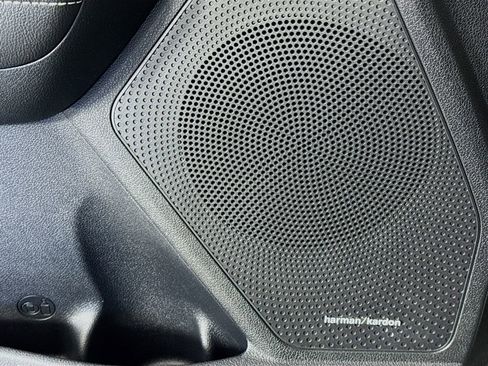 Used 2018 Kia Niro EX w/ EX Premium Package image 21