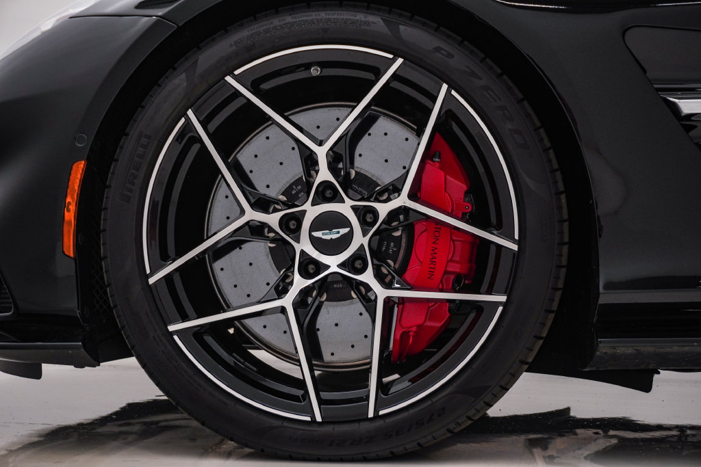 Used 2026 Aston Martin Vanquish Convertible RWD image 17