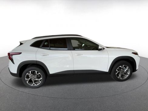 Used 2025 Chevrolet Trax LT image 16