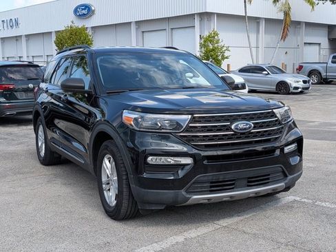 Used 2023 Ford Explorer XLT w/ Equipment Group 202A image 3