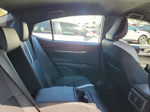 Used 2025 Toyota Camry SE w/ Convenience Package image 31