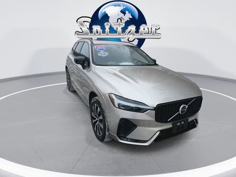 Used 2025 Volvo XC60 B5 Plus image 3