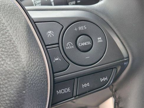Used 2025 Toyota Corolla Cross LE FWD image 15