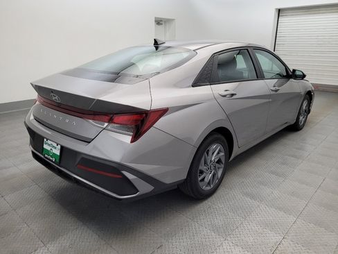 Used 2024 Hyundai Elantra SEL FWD image 9