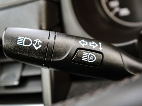 Used 2023 GMC Terrain SLT image 26