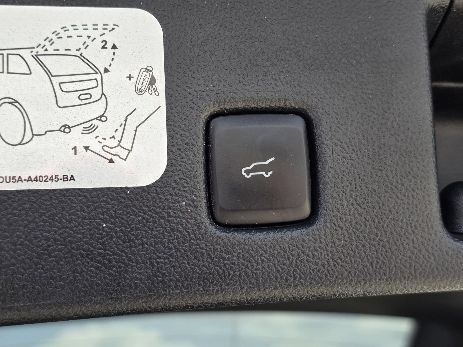Used 2020 Ford Escape SEL FWD image 19