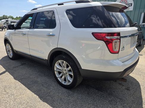 Used 2014 Ford Explorer XLT w/ Equipment Group 202A AWD/4WD image 9
