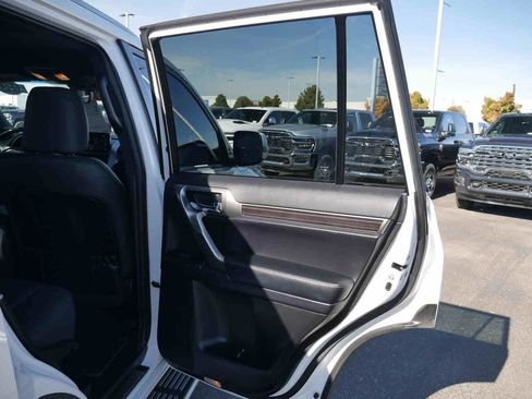 Used 2023 Lexus GX 460 Premium image 25