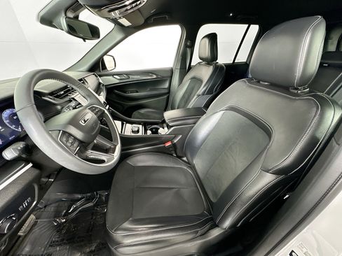 Used 2023 Jeep Grand Cherokee Altitude image 20