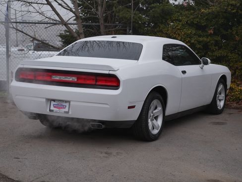 Used 2013 Dodge Challenger SXT image 17