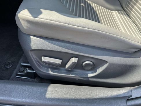 Used 2021 Toyota Camry SE w/ Convenience Package FWD image 17