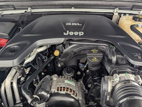 Used 2019 Jeep Wrangler Sport AWD/4WD image 11
