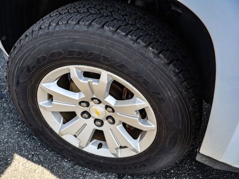 Used 2017 Chevrolet Colorado LT image 41