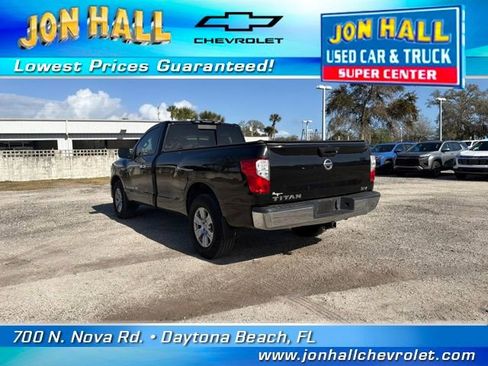 Used 2018 Nissan Titan SV image 8