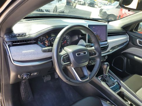 Used 2023 Jeep Compass Latitude image 18