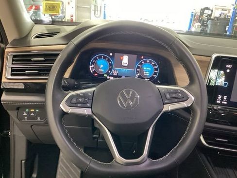 Used 2025 Volkswagen Atlas SE AWD/4WD image 8