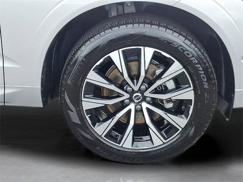 Certified 2025 Volvo XC60 B5 Plus image 8