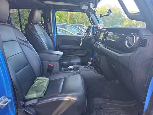 Used 2022 Jeep Wrangler Unlimited Sahara AWD/4WD image 16