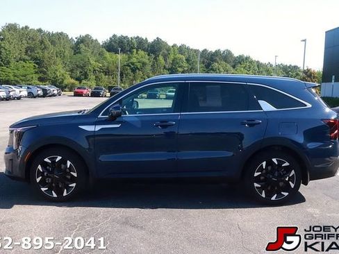 Certified 2025 Kia Sorento SX FWD image 4