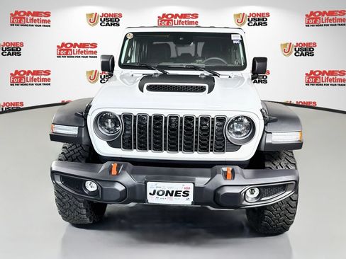 Used 2025 Jeep Gladiator Mojave w/ Technology Group AWD/4WD image 13