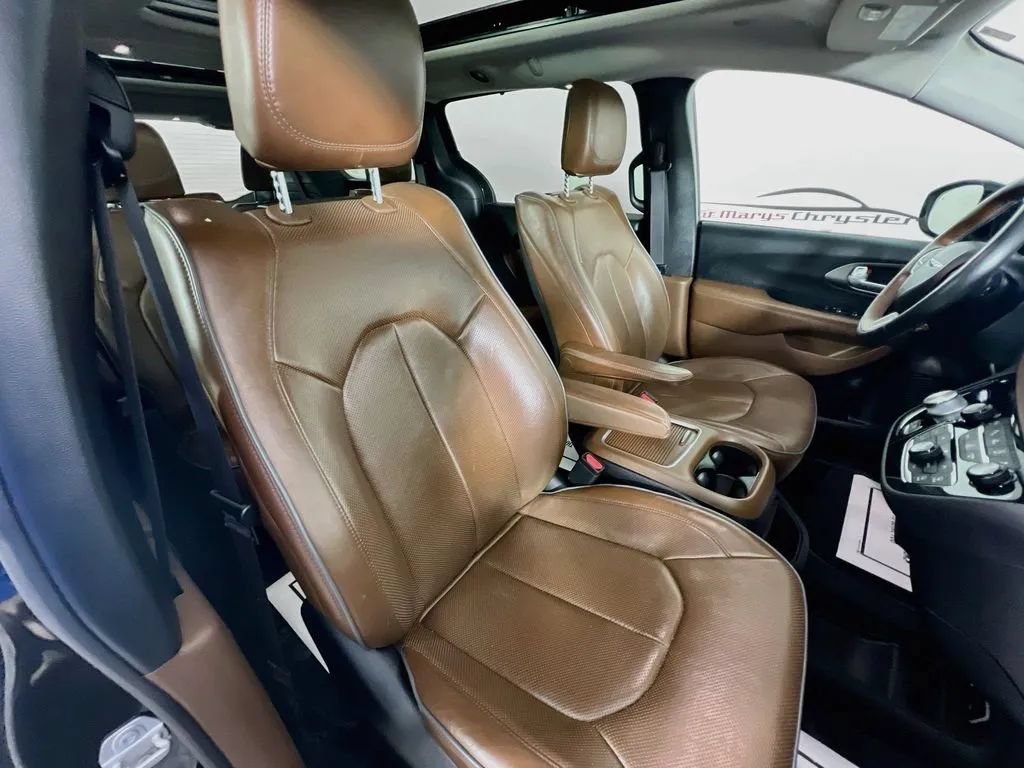 Used 2019 Chrysler Pacifica Limited w/ Tire & Wheel Group FWD image 32