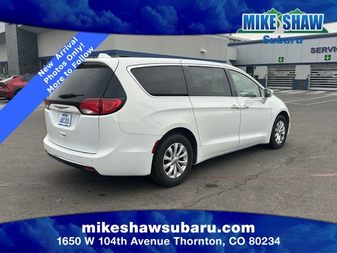 Used 2019 Chrysler Pacifica Touring Plus image 5