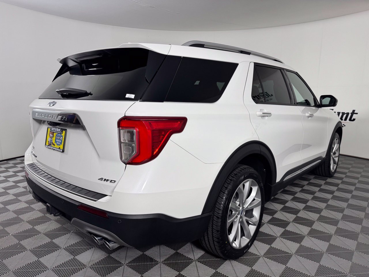 Used 2023 Ford Explorer Platinum w/ Class IV Trailer Tow Package AWD/4WD image 6