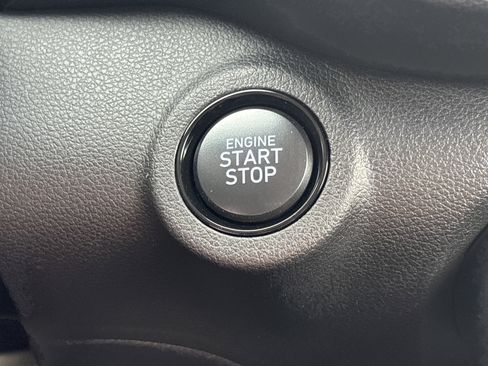 Used 2024 Hyundai Venue SEL image 24