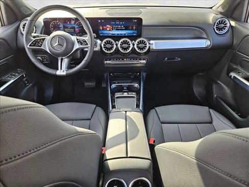 Used 2025 Mercedes-Benz GLB 250 image 14
