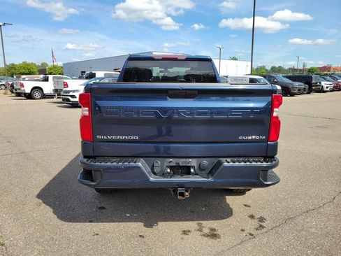 Used 2020 Chevrolet Silverado 1500 Custom w/ Custom Value Package AWD/4WD image 4
