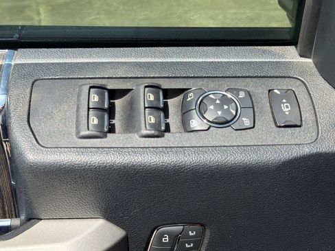 Used 2020 Ford F250 Lariat w/ Lariat Value Package AWD/4WD image 14