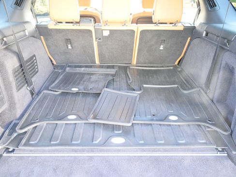 Used 2019 Land Rover Discovery HSE image 46