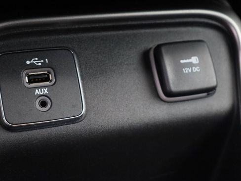 Used 2019 Jeep Compass Latitude FWD image 35