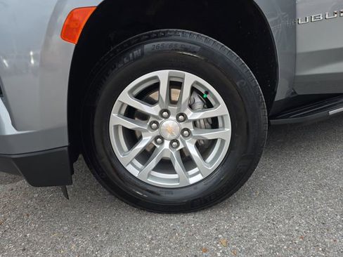 Certified 2024 Chevrolet Suburban LT image 32