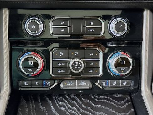 Used 2024 GMC Yukon XL Denali AWD/4WD image 17
