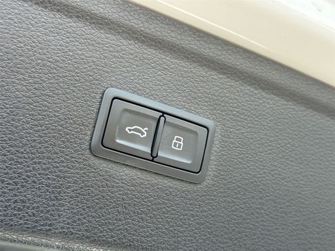 Used 2024 Audi Q5 2.0T Premium w/ Convenience Package AWD/4WD image 10