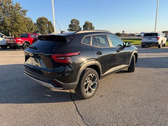 Used 2024 Chevrolet Trax LT w/ LT Convenience Package FWD image 9