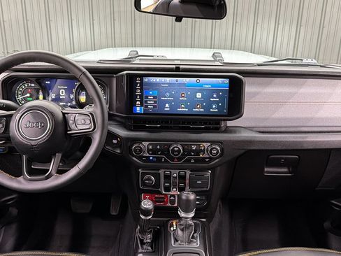 Used 2024 Jeep Wrangler Unlimited AWD/4WD image 45