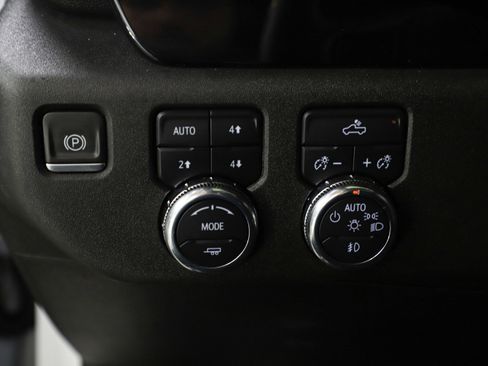 Used 2024 GMC Sierra 3500 SLE image 23