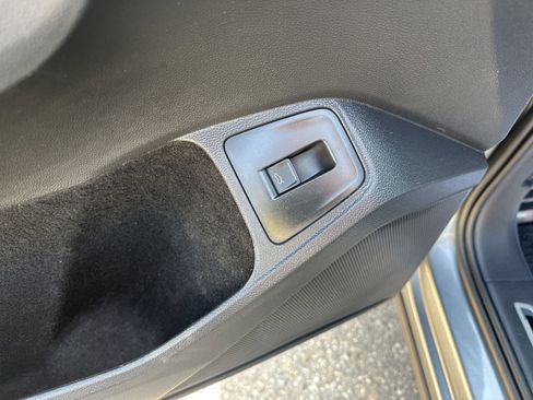 Certified 2022 Volkswagen Tiguan SEL R-Line image 19